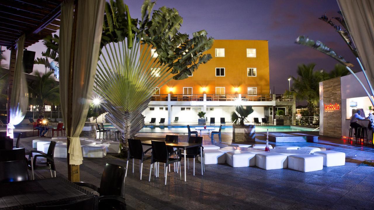 M Suites Hotel Acra Exterior foto