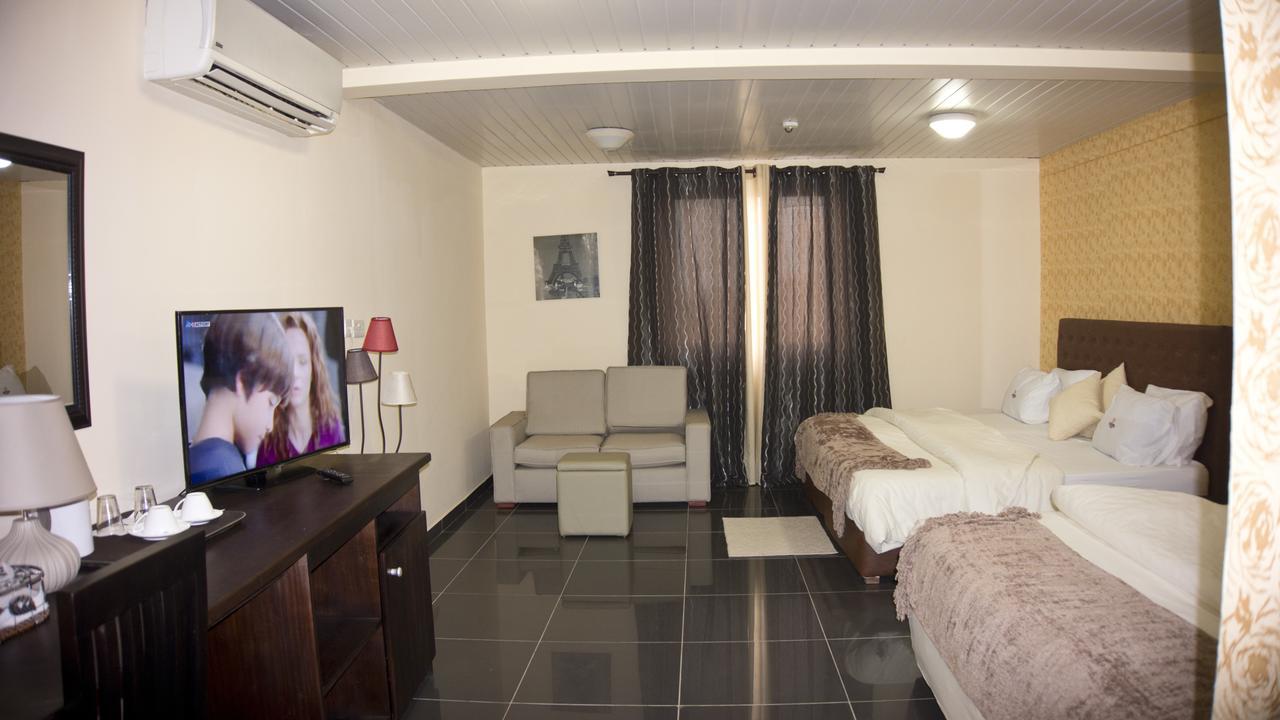 M Suites Hotel Acra Exterior foto