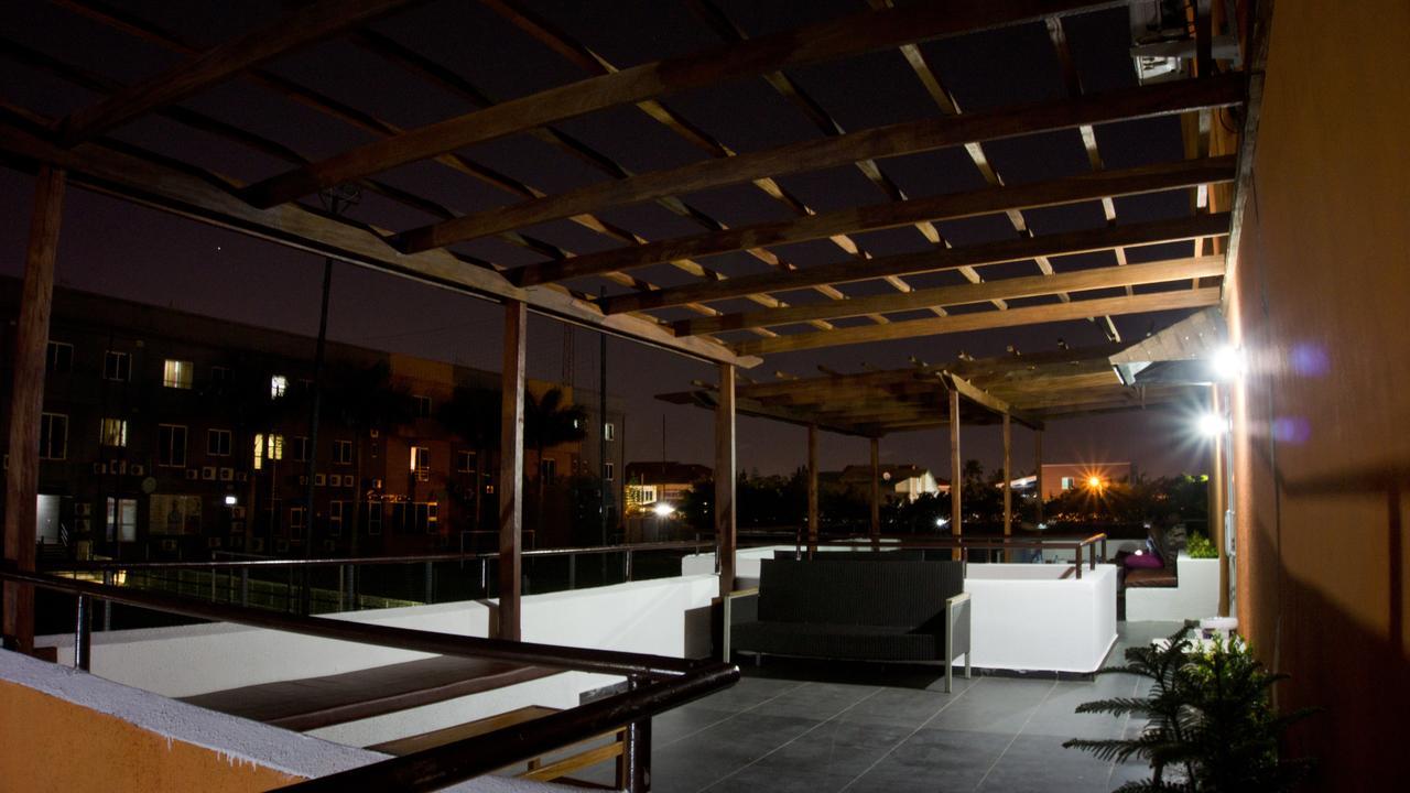 M Suites Hotel Acra Exterior foto