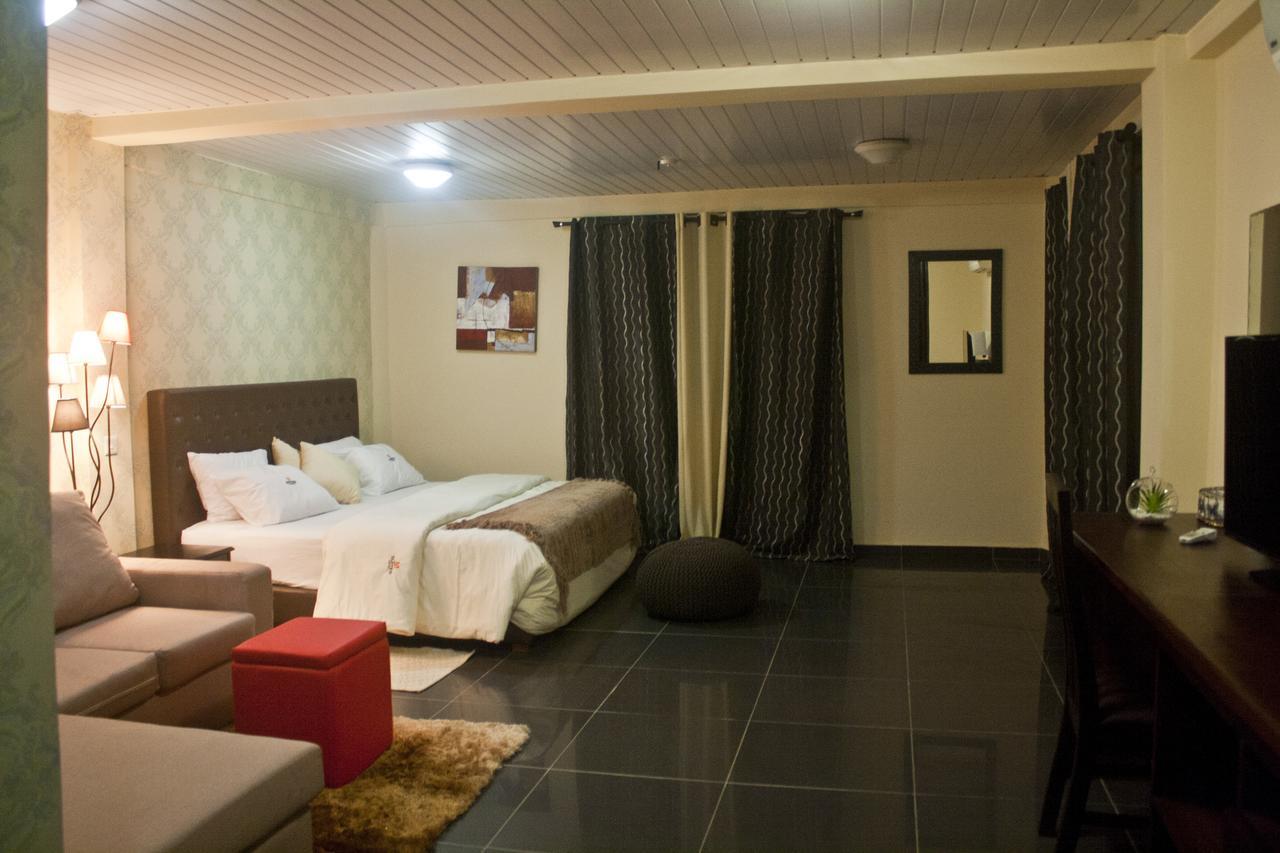 M Suites Hotel Acra Exterior foto