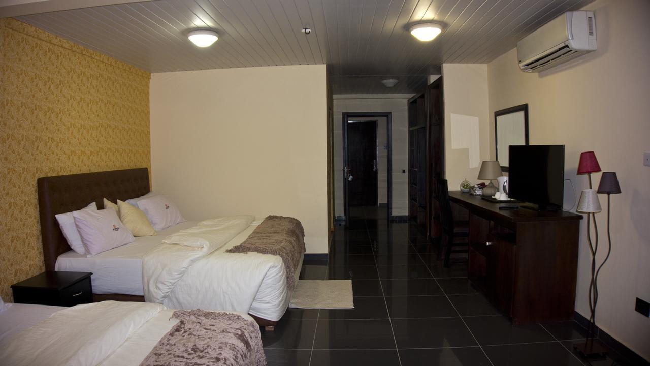 M Suites Hotel Acra Exterior foto