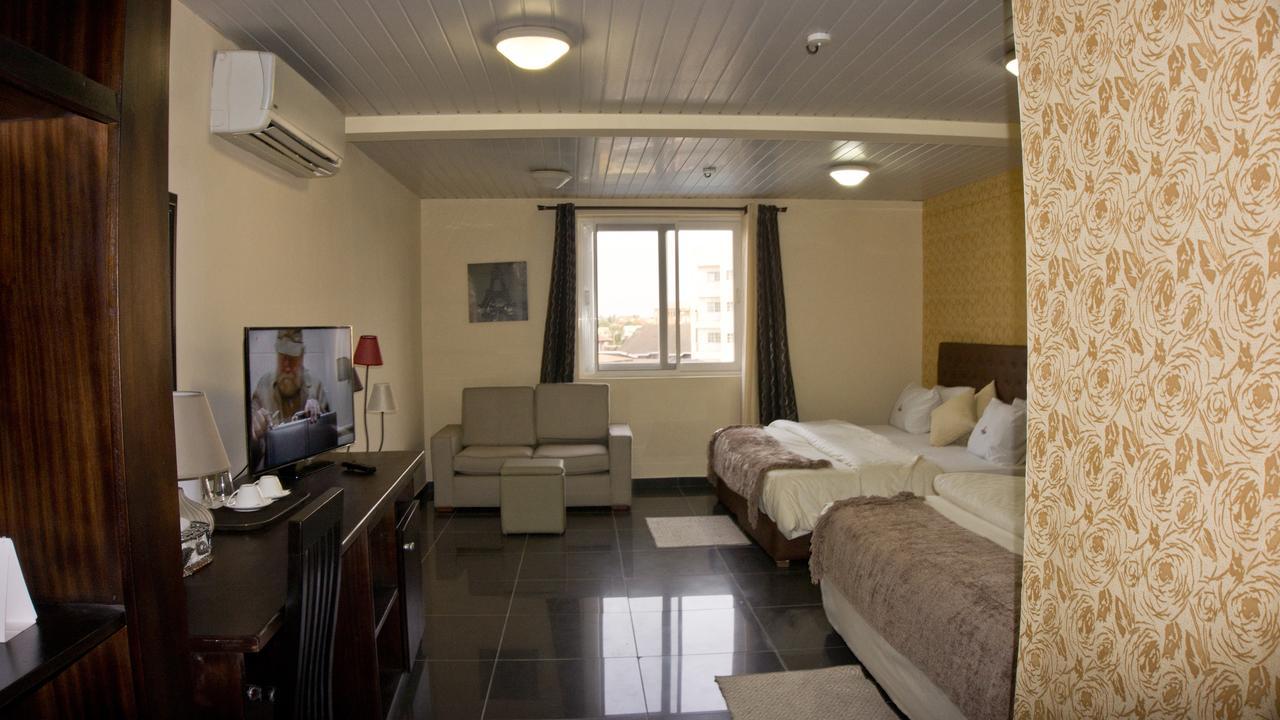 M Suites Hotel Acra Exterior foto