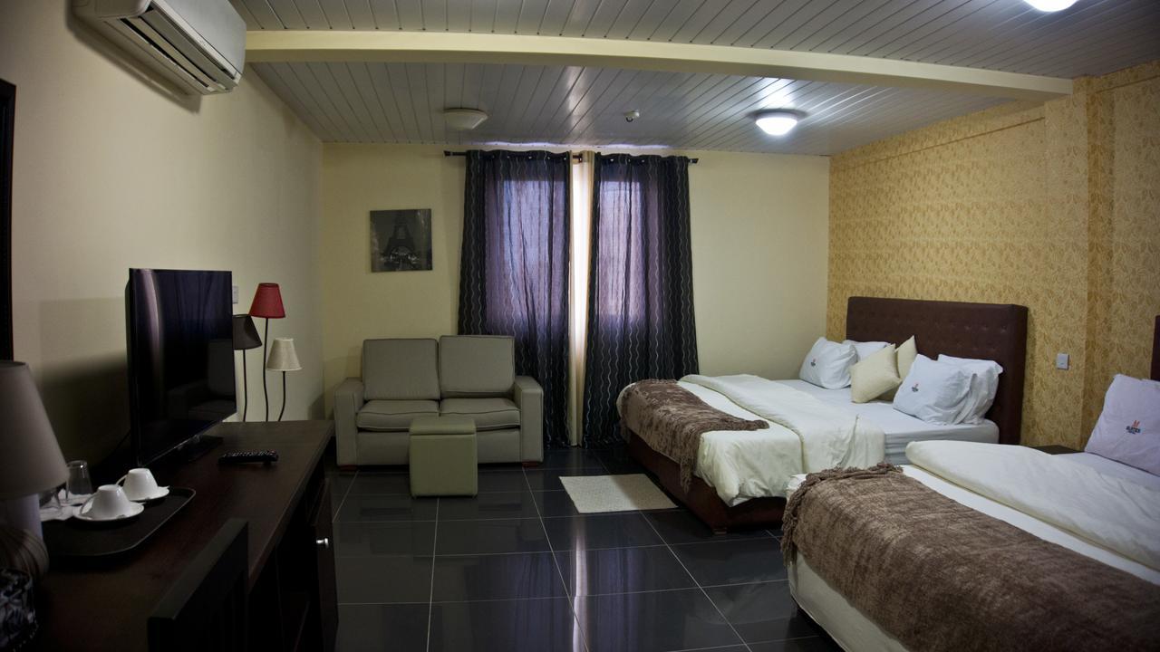 M Suites Hotel Acra Exterior foto
