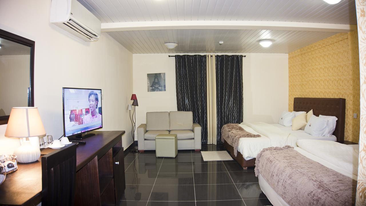 M Suites Hotel Acra Exterior foto
