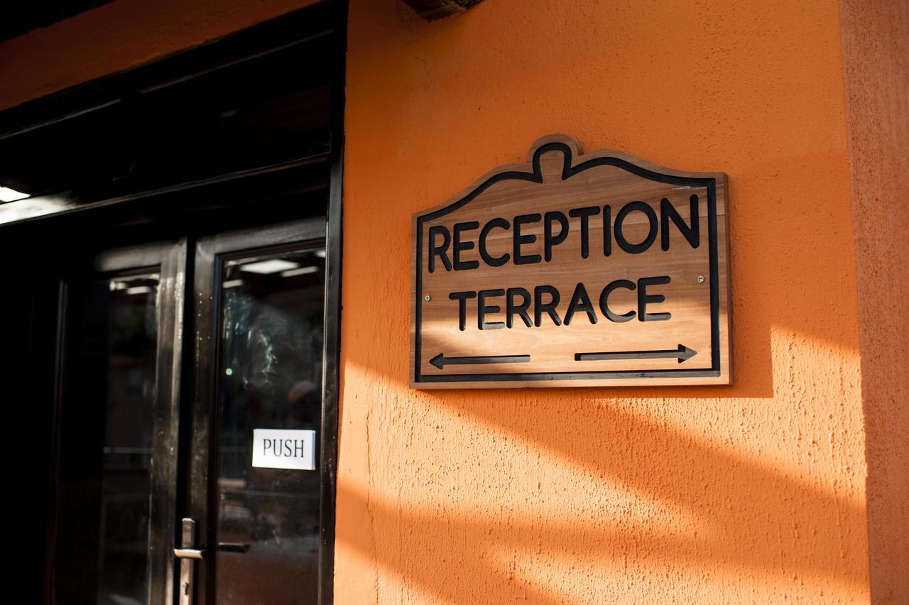 M Suites Hotel Acra Exterior foto