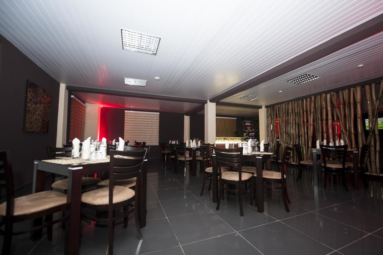 M Suites Hotel Acra Exterior foto